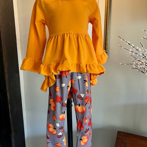 Lot of Ruffle Girl Holiday Outfits. All in great condition. - Picture 9 of 11